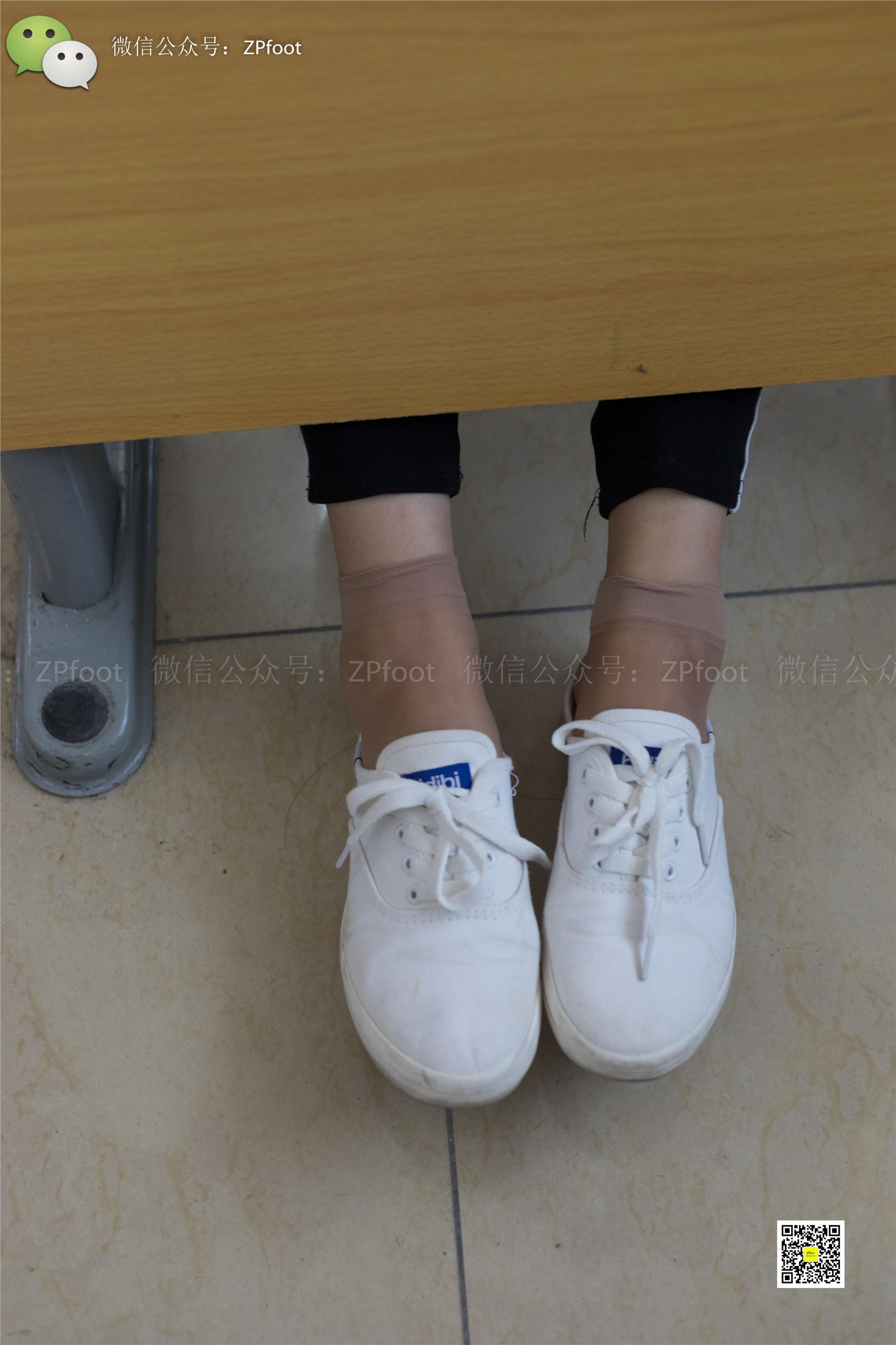 LSS Camellia Photography No.004 Classroom Short Filament Bare Foot